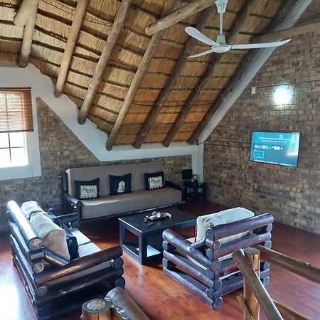 Giraffe Plains Villa Марлот Парк Екстериор снимка