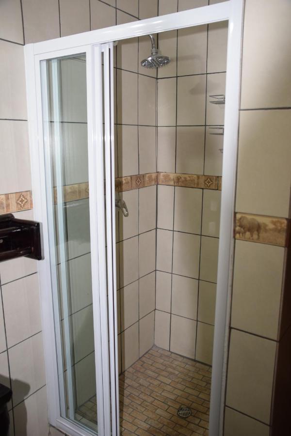 Giraffe Plains Villa Марлот Парк Екстериор снимка